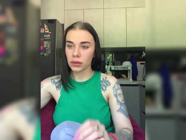 MaidenCrystal live cam on BongaCams