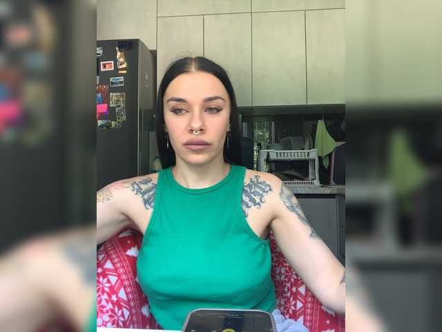 MaidenCrystal live webcam show