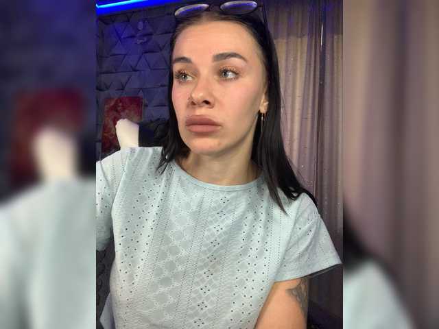 MaidenCrystal live cam on BongaCams