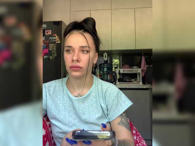 MaidenCrystal live cam on BongaCams