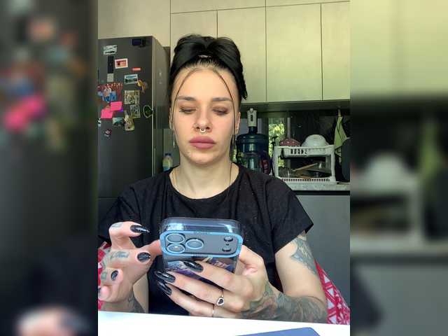 MaidenCrystal live cam on BongaCams