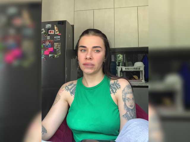 MaidenCrystal live cam on BongaCams