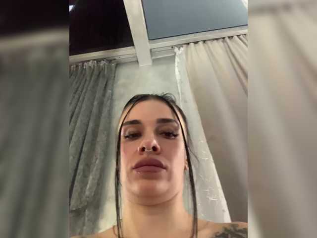 MaidenCrystal live webcam show