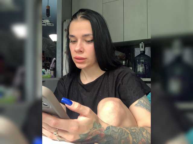 MaidenCrystal live webcam show