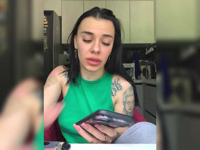 MaidenCrystal live cam on BongaCams