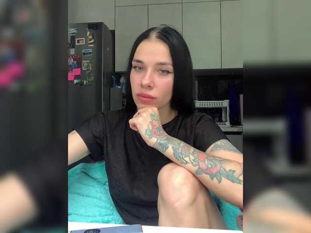MaidenCrystal live webcam show