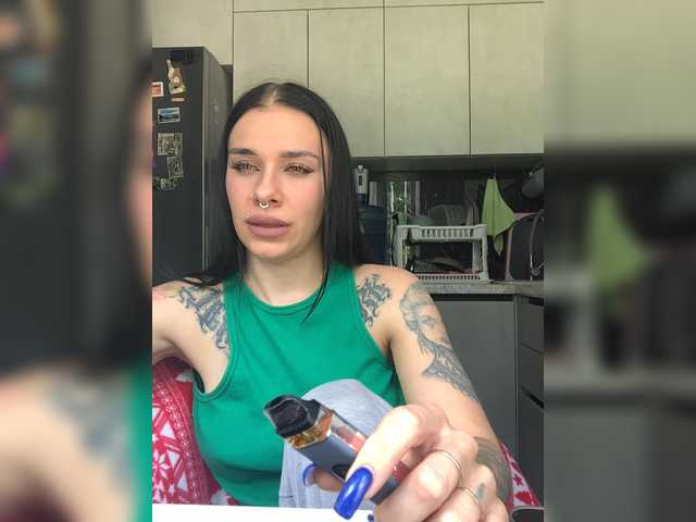 MaidenCrystal live webcam show
