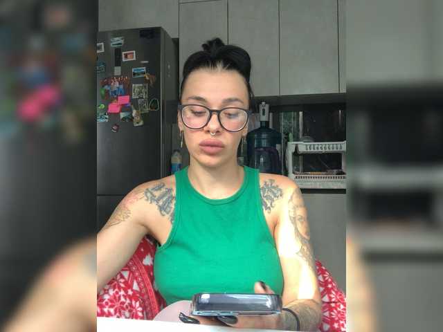 MaidenCrystal live cam on BongaCams