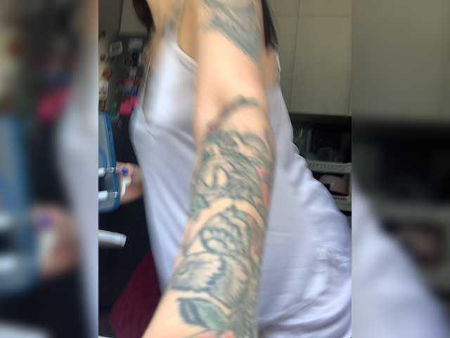 MaidenCrystal live webcam show