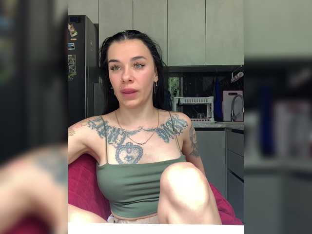 MaidenCrystal live cam on BongaCams