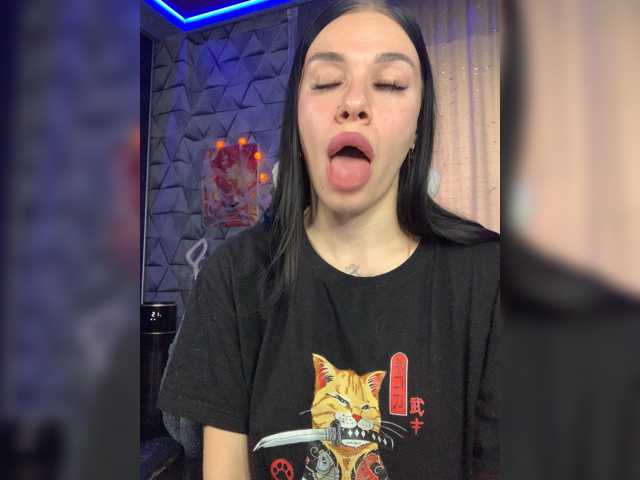 MaidenCrystal live cam on BongaCams