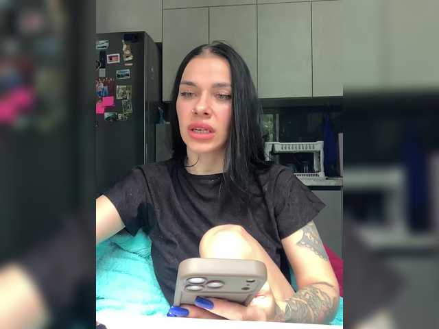 MaidenCrystal live webcam show