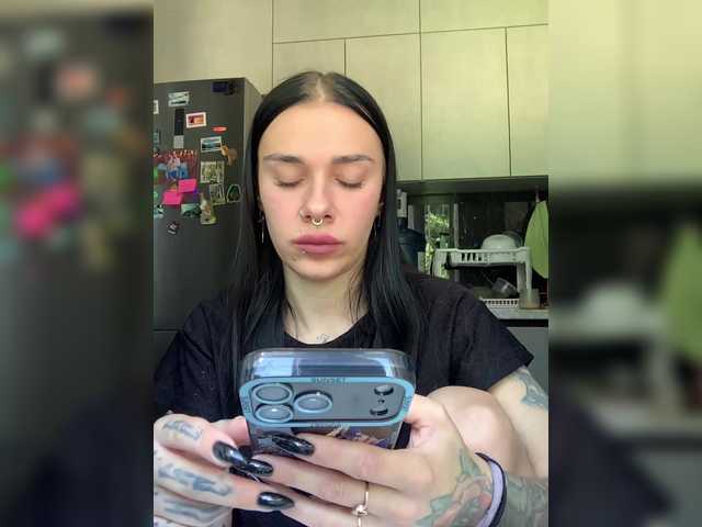 MaidenCrystal live cam