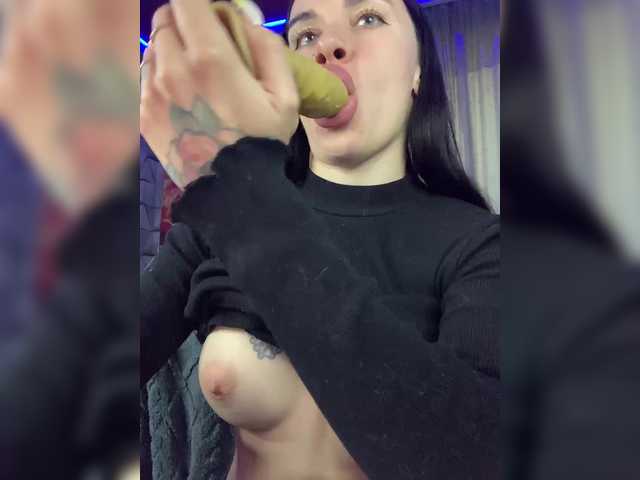 MaidenCrystal live cam on BongaCams