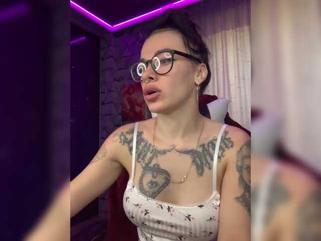 MaidenCrystal live cam on BongaCams