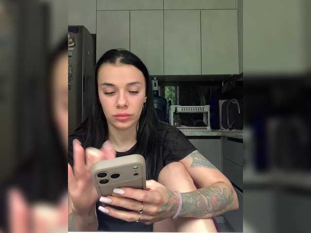 MaidenCrystal live cam on BongaCams