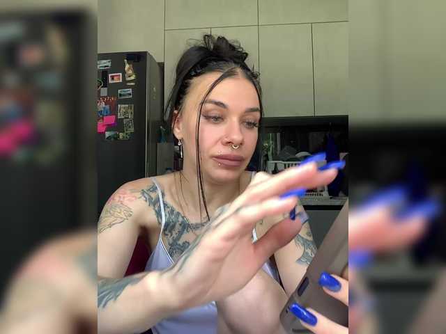 MaidenCrystal live cam on BongaCams