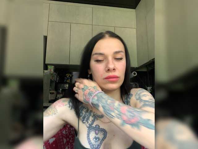 MaidenCrystal live cam