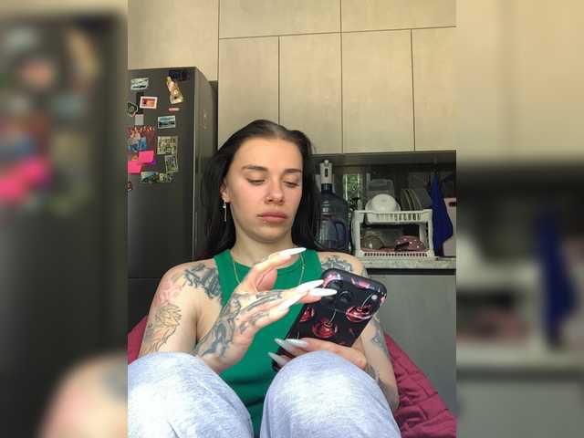 MaidenCrystal live cam on BongaCams