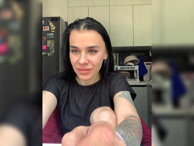 MaidenCrystal live cam on BongaCams