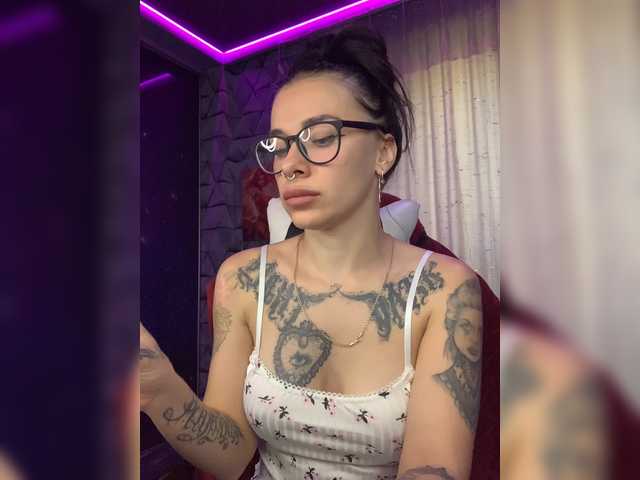 MaidenCrystal live cam on BongaCams