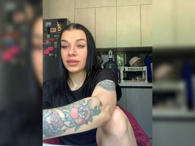 MaidenCrystal live cam on BongaCams