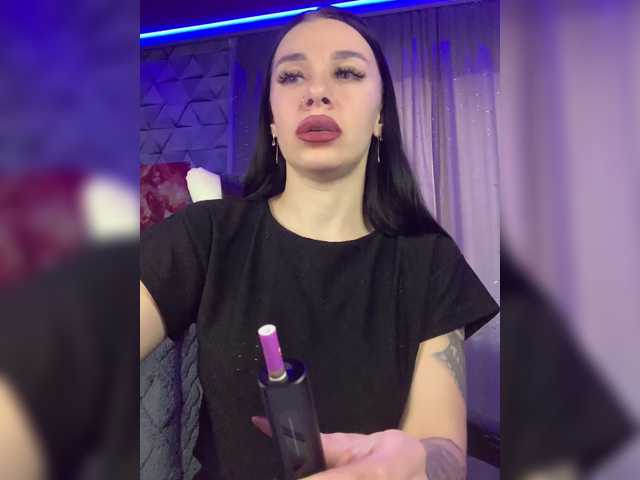 MaidenCrystal live cam