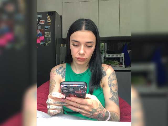 MaidenCrystal live cam on BongaCams