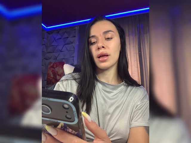 MaidenCrystal live cam on BongaCams