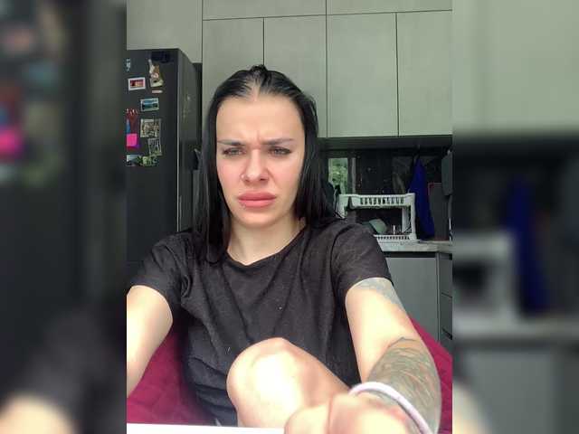 MaidenCrystal live cam on BongaCams