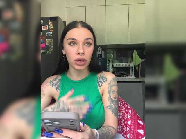MaidenCrystal live cam on BongaCams