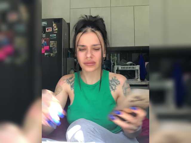 MaidenCrystal live webcam show