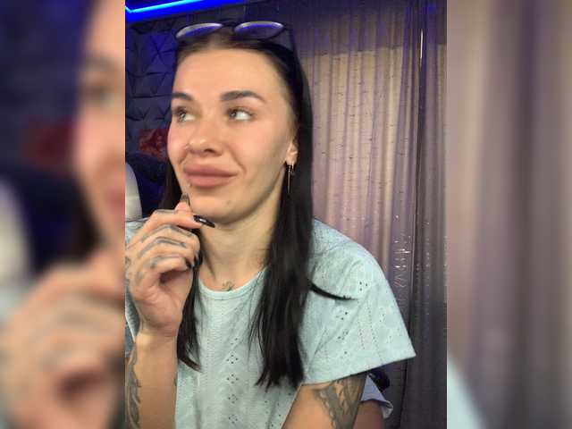 MaidenCrystal live cam on BongaCams