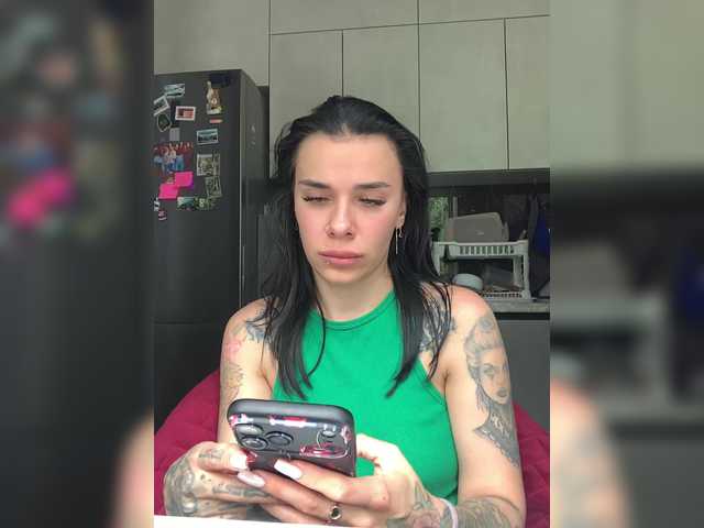 MaidenCrystal live cam on BongaCams