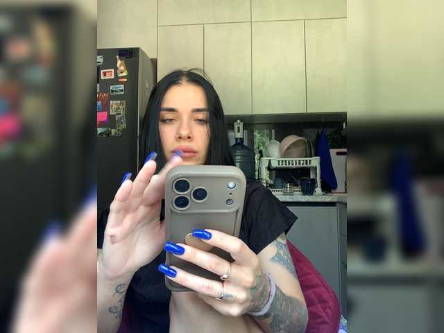 MaidenCrystal live cam on BongaCams