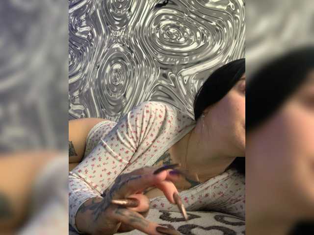 MaidenCrystal live cam on BongaCams