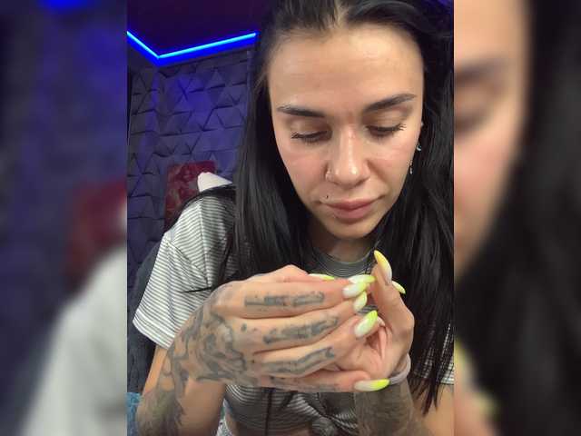 MaidenCrystal live cam on BongaCams