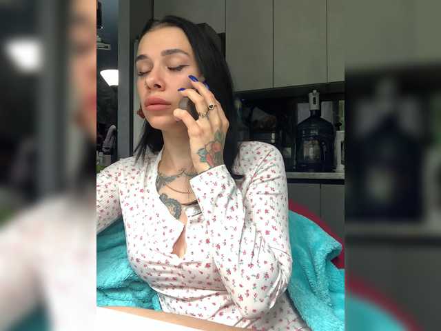 MaidenCrystal live webcam show
