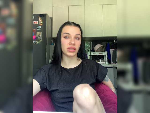 MaidenCrystal live cam