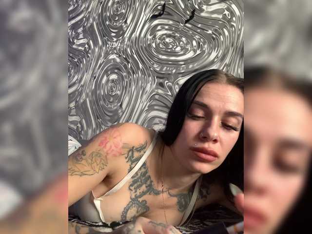 MaidenCrystal live cam on BongaCams