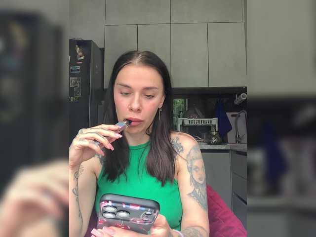 MaidenCrystal live cam