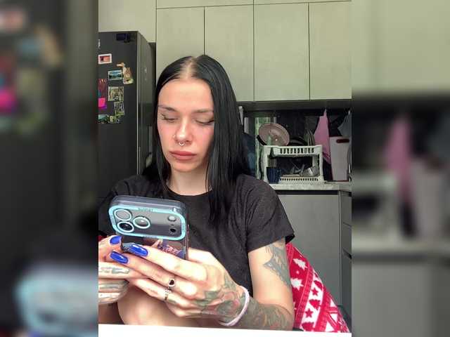 MaidenCrystal live cam on BongaCams