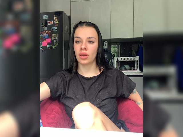 MaidenCrystal live webcam show