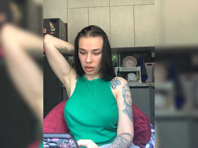 MaidenCrystal live cam