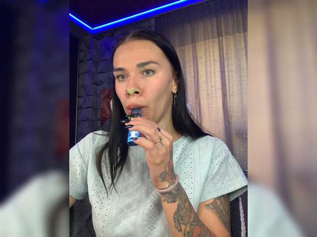 MaidenCrystal live cam on BongaCams