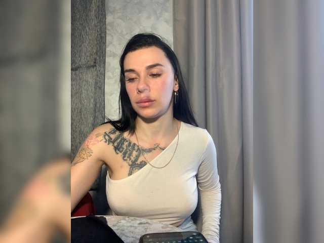 MaidenCrystal live cam