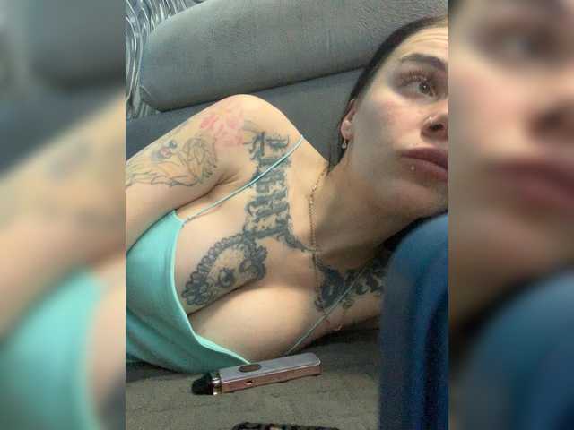 MaidenCrystal's BongaCams show and profile