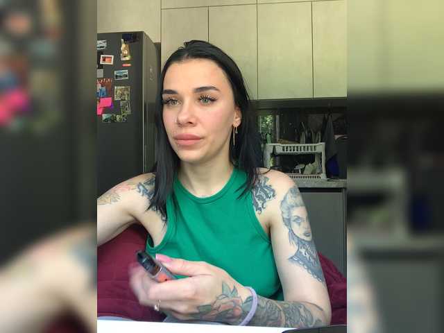 MaidenCrystal live cam on BongaCams