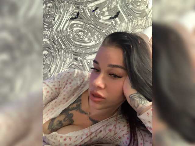 MaidenCrystal live cam on BongaCams