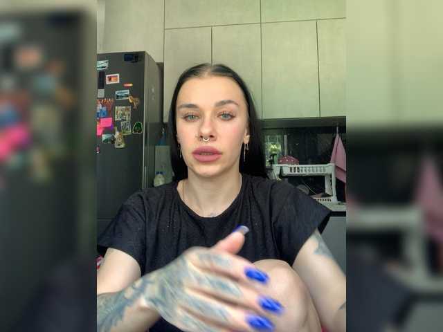 MaidenCrystal live cam on BongaCams